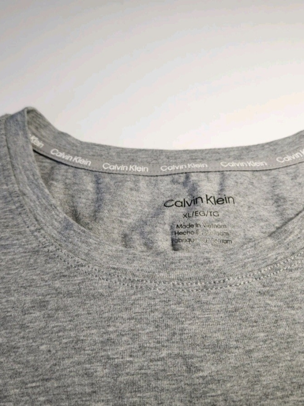 Ladies Size XL Calvin Klein Light Gray CK Pocket Tee W/Sequins - Picture 3 of 5